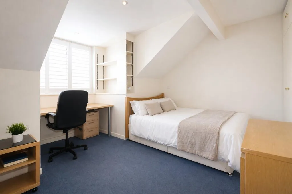 5 bedroom terraced house for rent