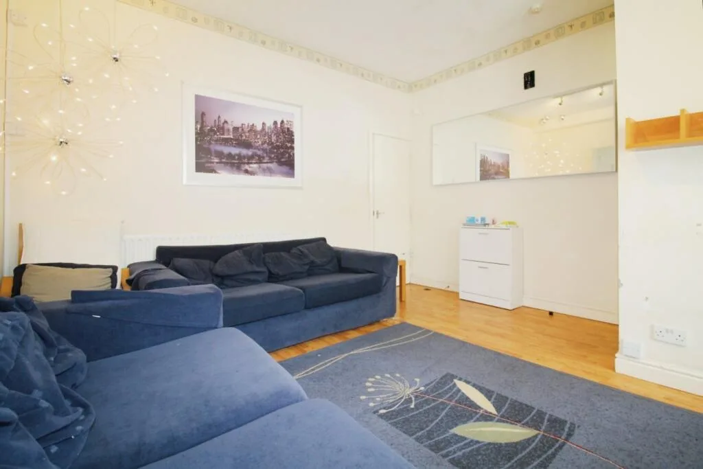 5 bedroom terraced house for rent