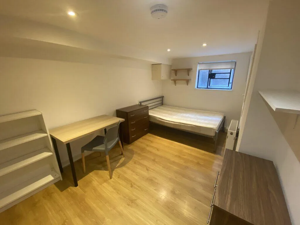5 bedroom terraced house for rent