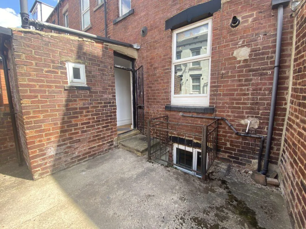 5 bedroom terraced house for rent