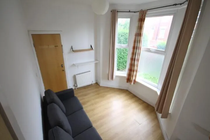 5 bedroom terraced house for rent