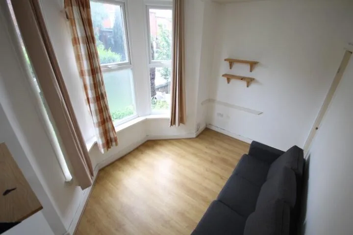 5 bedroom terraced house for rent