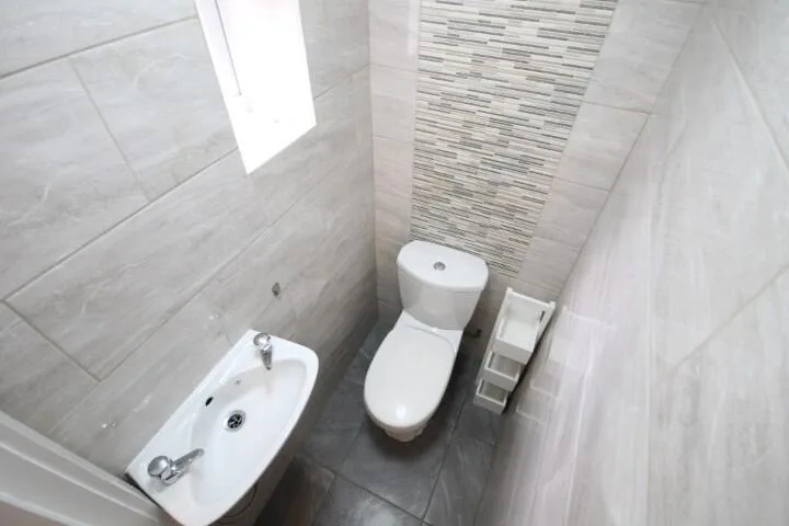 5 bedroom terraced house for rent