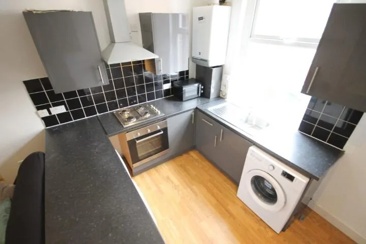 5 bedroom terraced house for rent