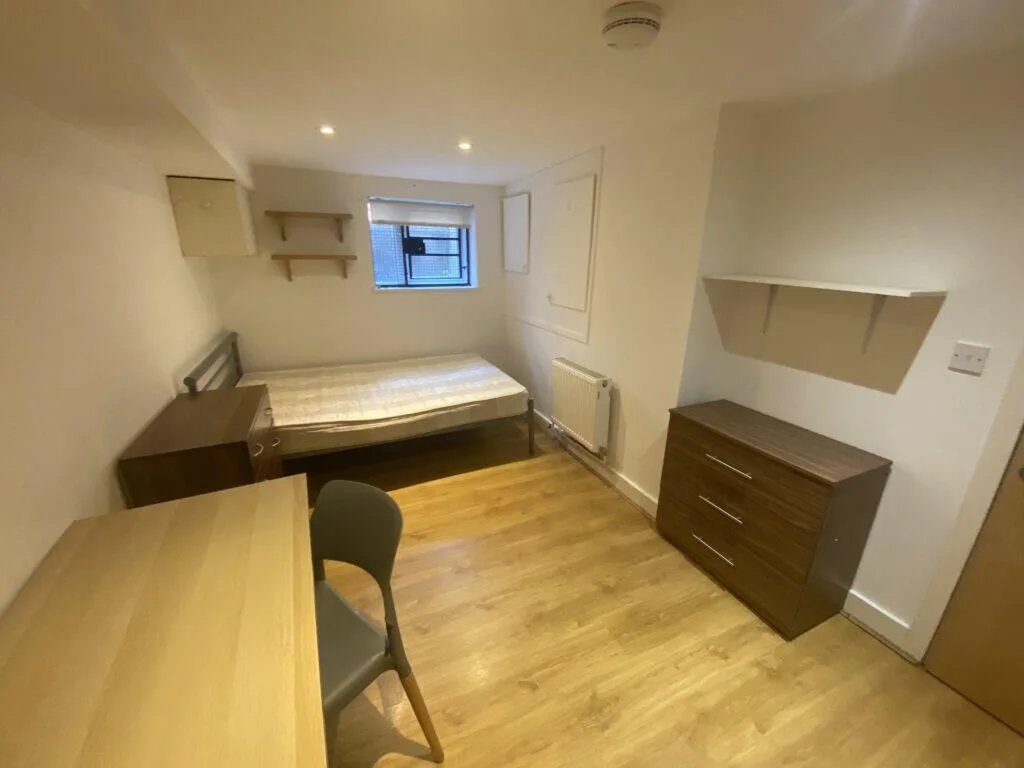 5 bedroom terraced house for rent
