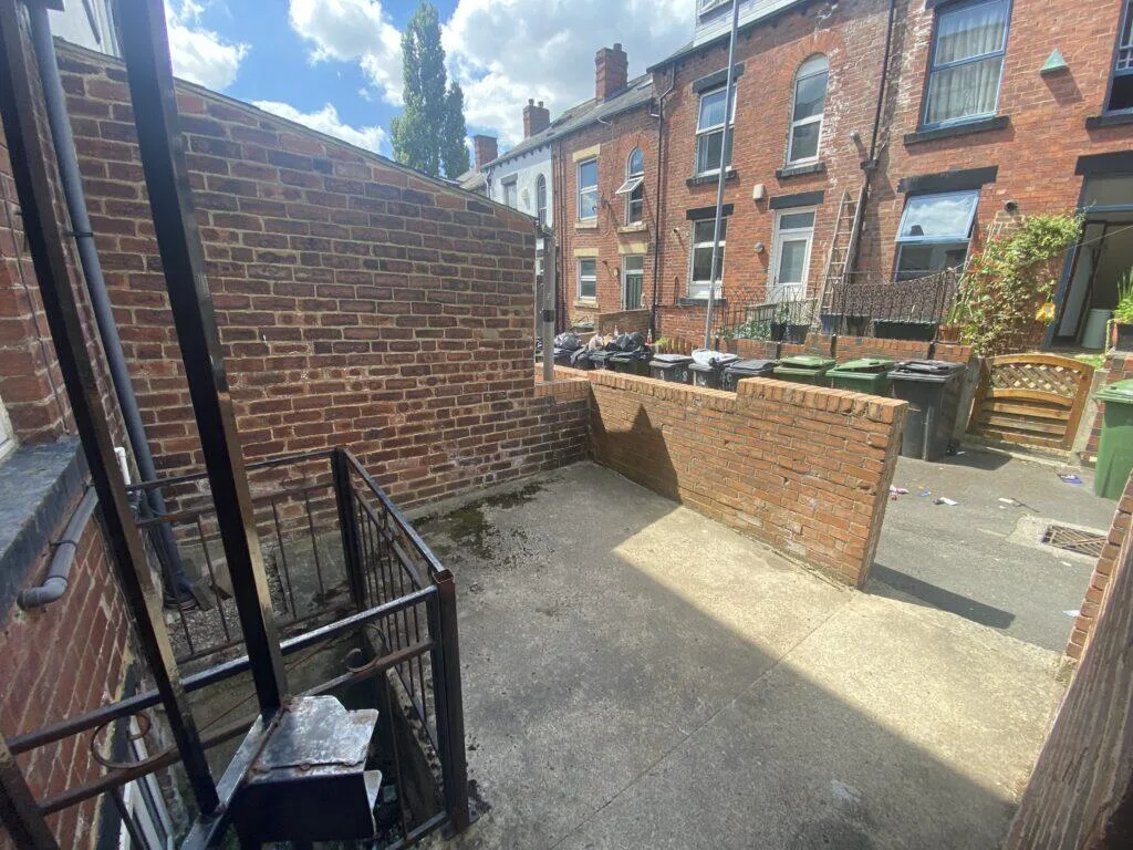 5 bedroom terraced house for rent