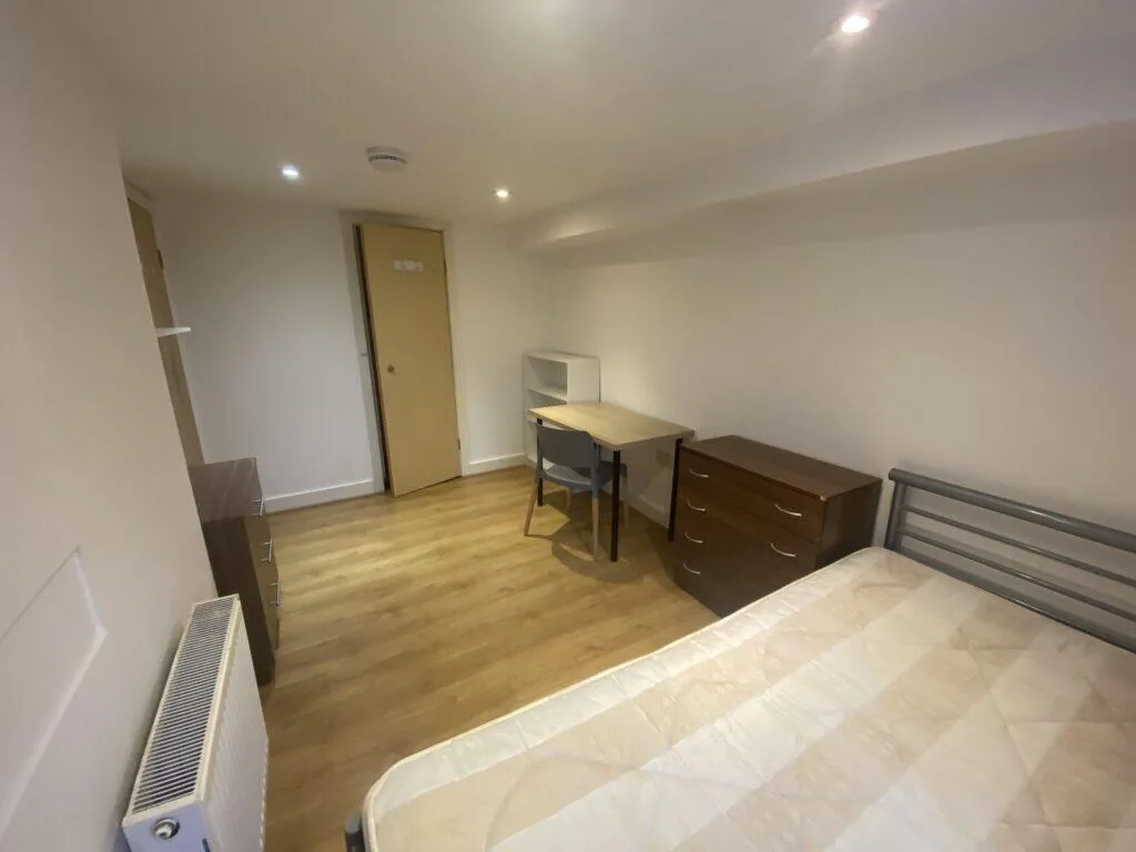 5 bedroom terraced house for rent