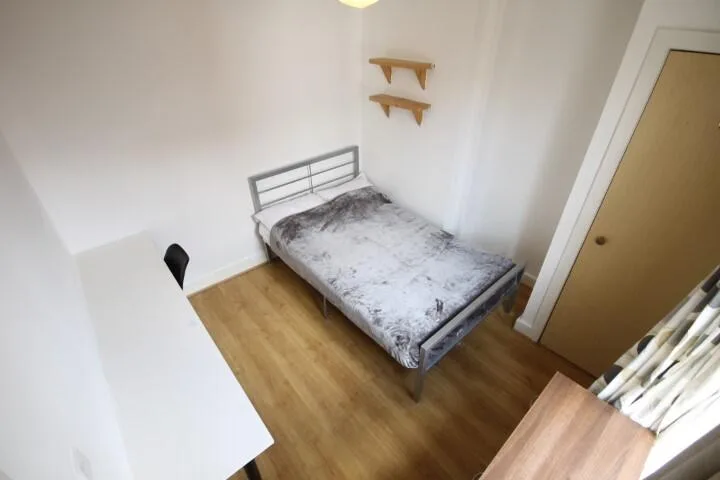 5 bedroom terraced house for rent