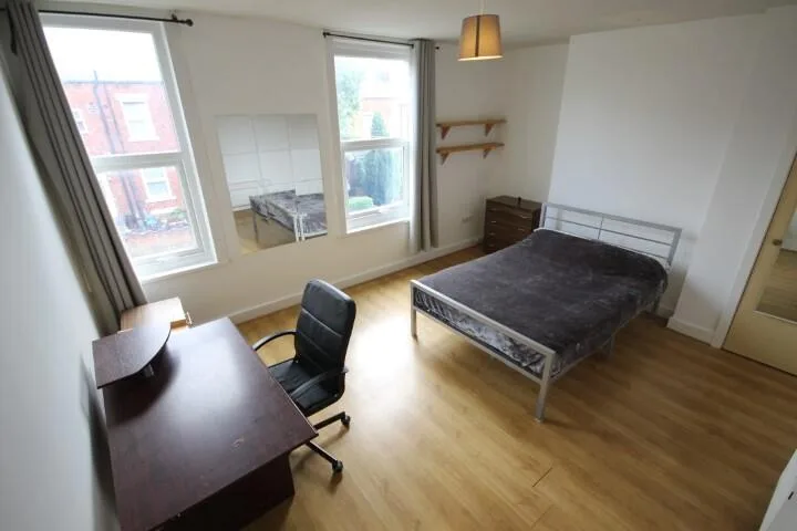 5 bedroom terraced house for rent