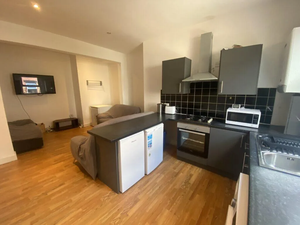 5 bedroom terraced house for rent