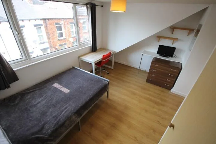 5 bedroom terraced house for rent