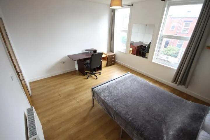 5 bedroom terraced house for rent