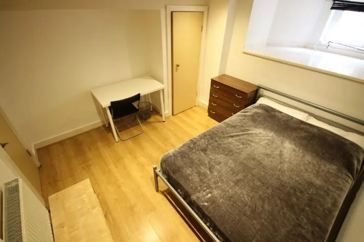 5 bedroom terraced house for rent