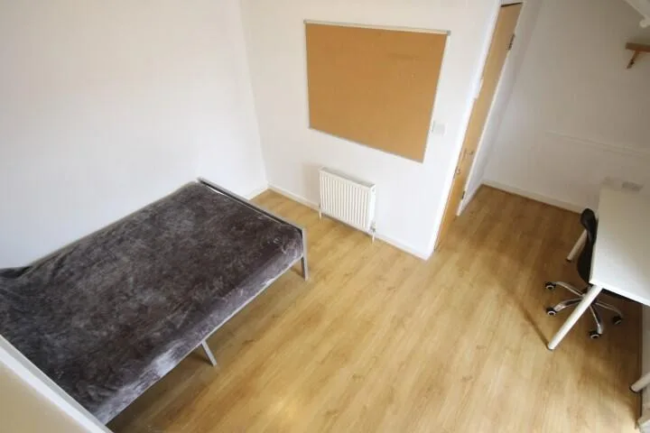 5 bedroom terraced house for rent