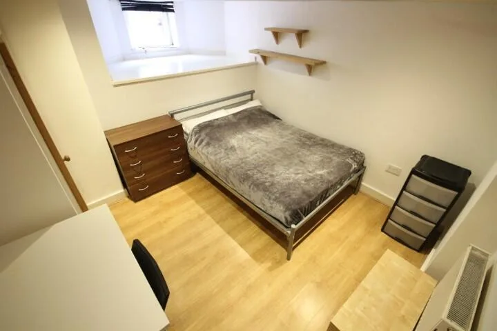 5 bedroom terraced house for rent
