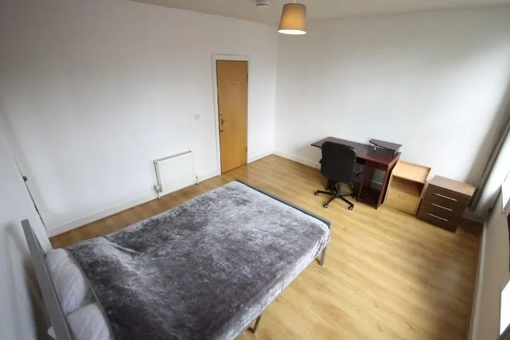 5 bedroom terraced house for rent