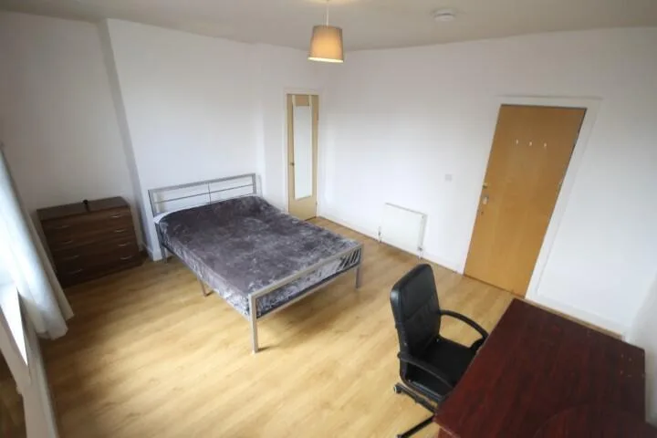 5 bedroom terraced house for rent
