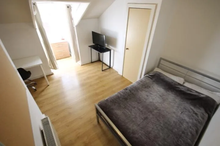 5 bedroom terraced house for rent