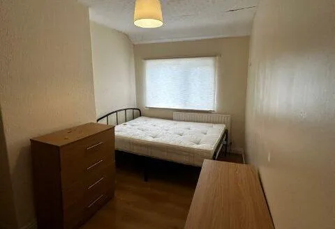 4 bedroom semi-detached house for rent