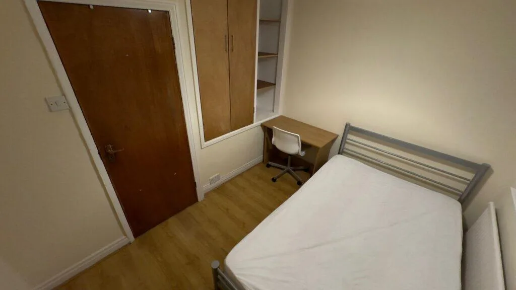 4 bedroom semi-detached house for rent