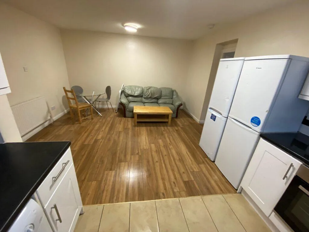 4 bedroom semi-detached house for rent