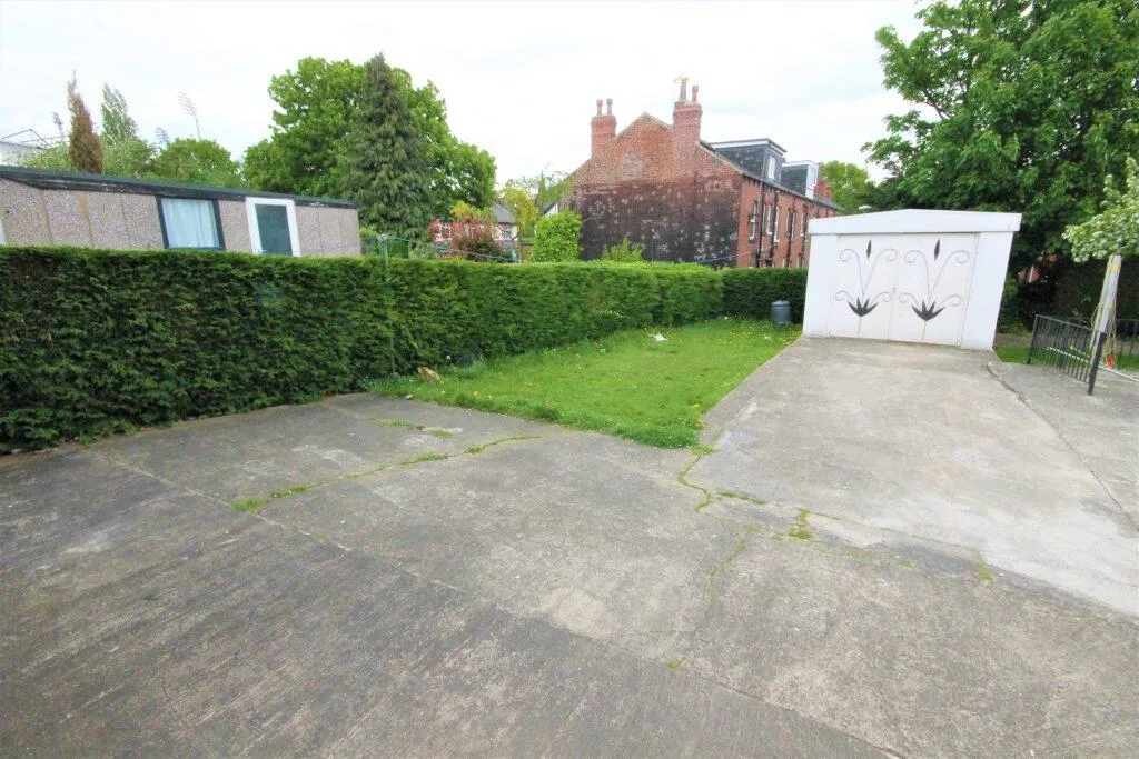 4 bedroom semi-detached house for rent
