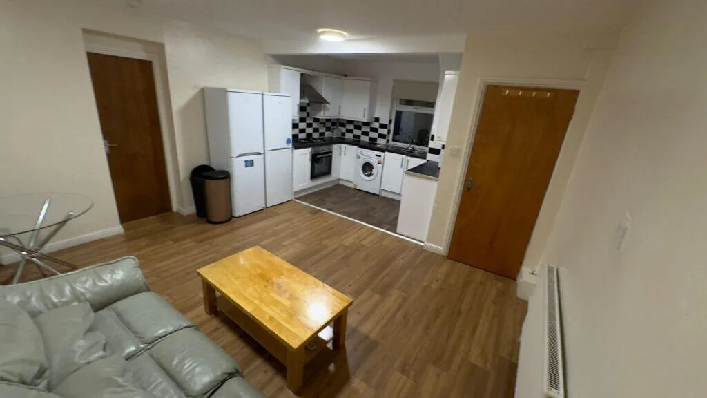 4 bedroom semi-detached house for rent