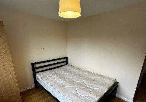 4 bedroom semi-detached house for rent