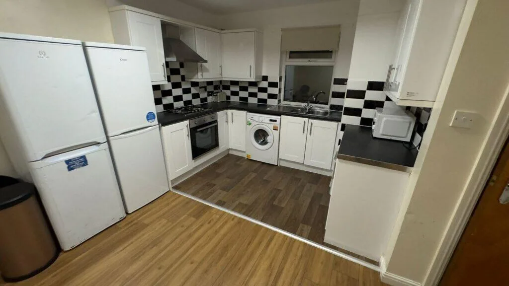 4 bedroom semi-detached house for rent