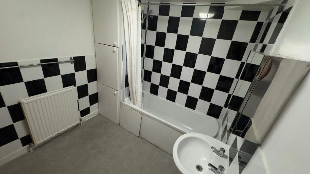 4 bedroom semi-detached house for rent