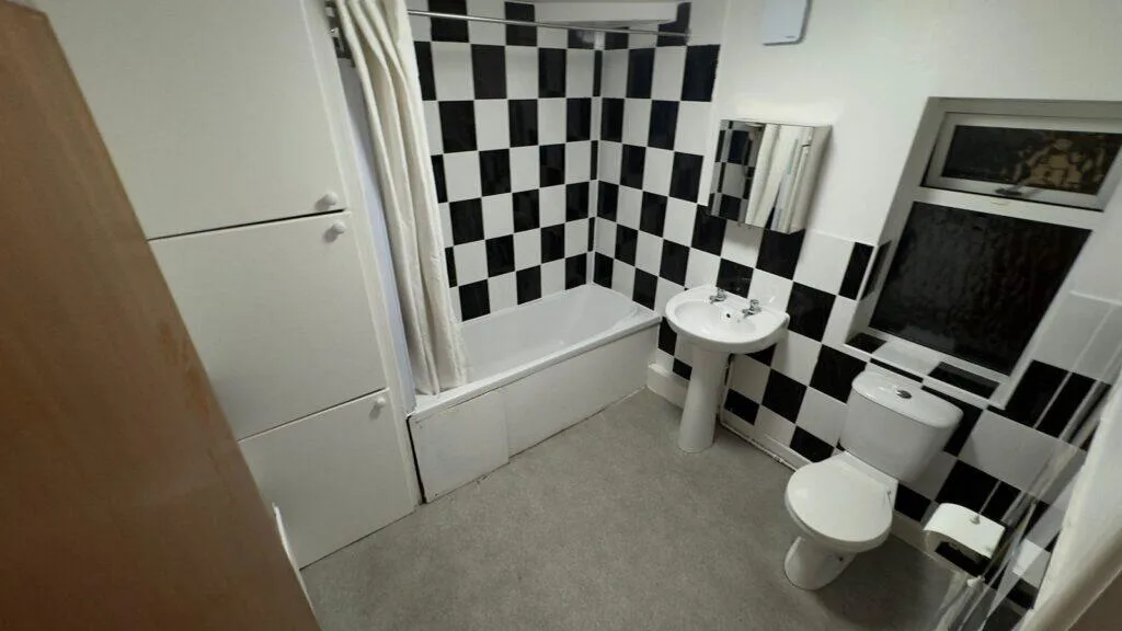 4 bedroom semi-detached house for rent