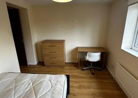 4 bedroom semi-detached house for rent