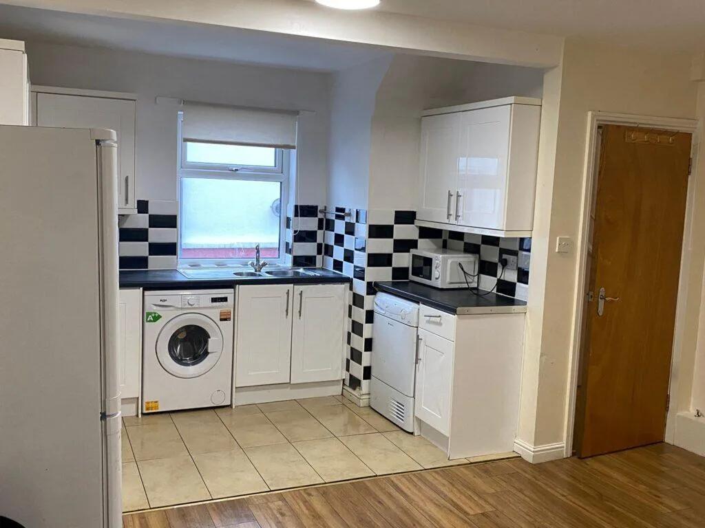 4 bedroom semi-detached house for rent