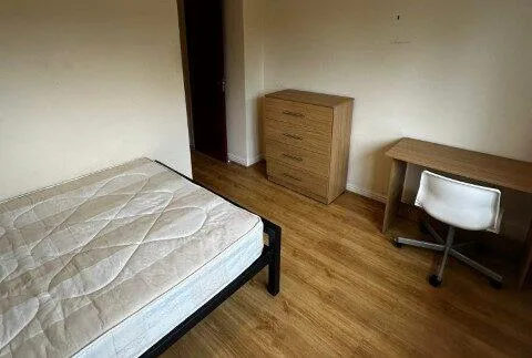 4 bedroom semi-detached house for rent