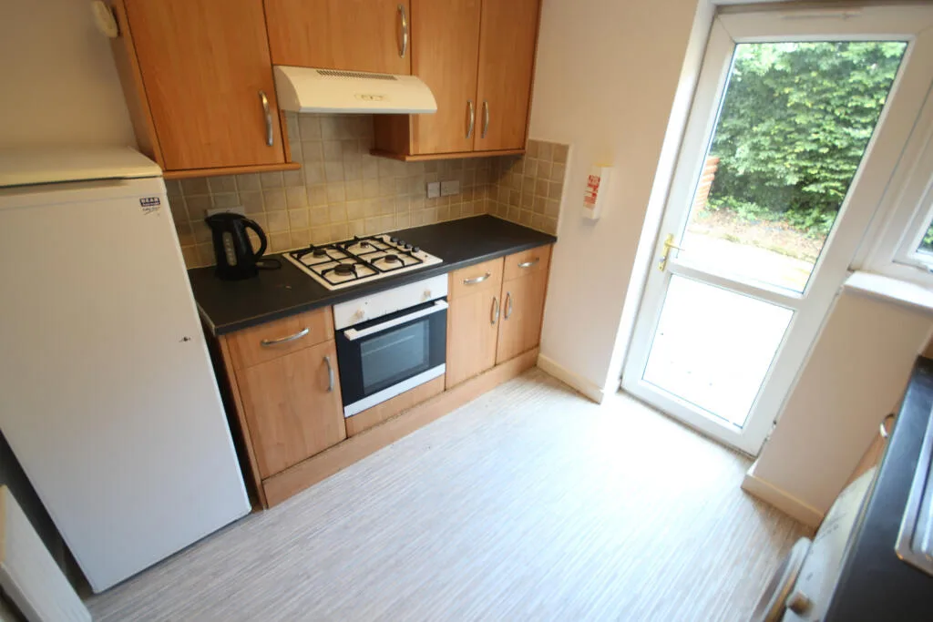 4 bedroom semi-detached house for rent