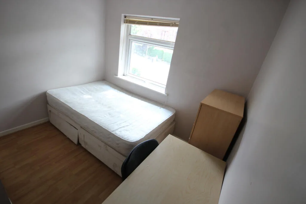 4 bedroom semi-detached house for rent