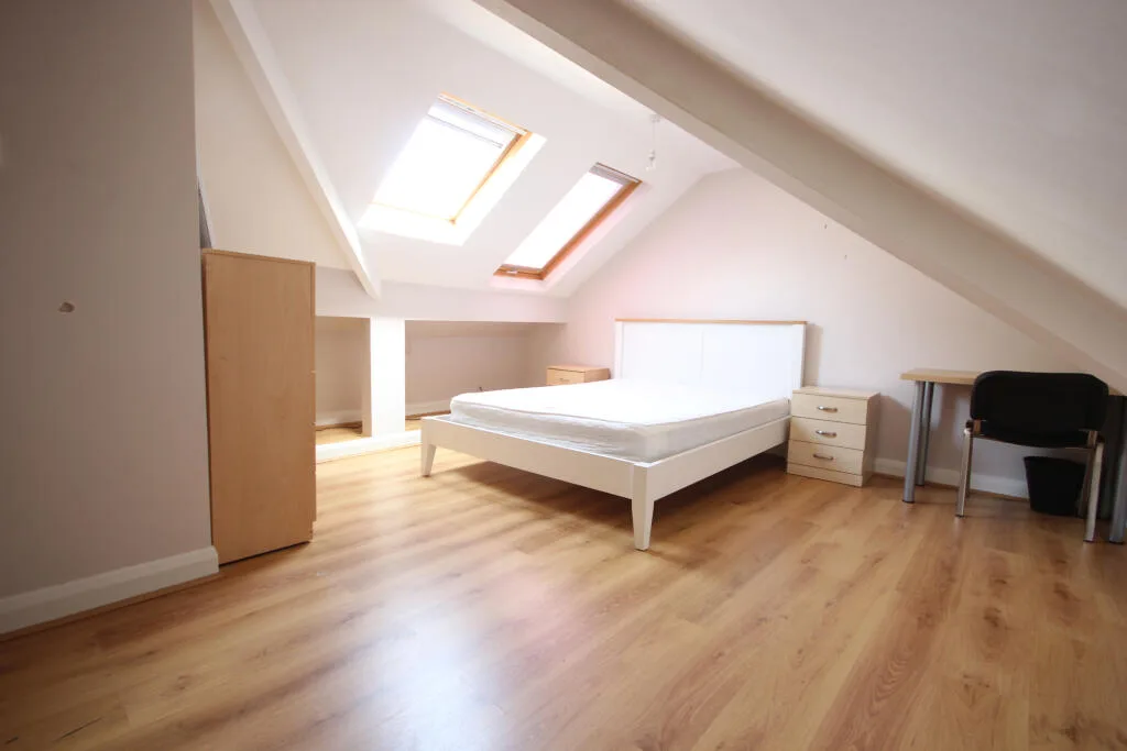 4 bedroom semi-detached house for rent