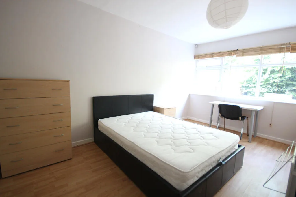 4 bedroom semi-detached house for rent