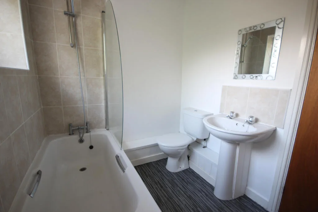 4 bedroom semi-detached house for rent