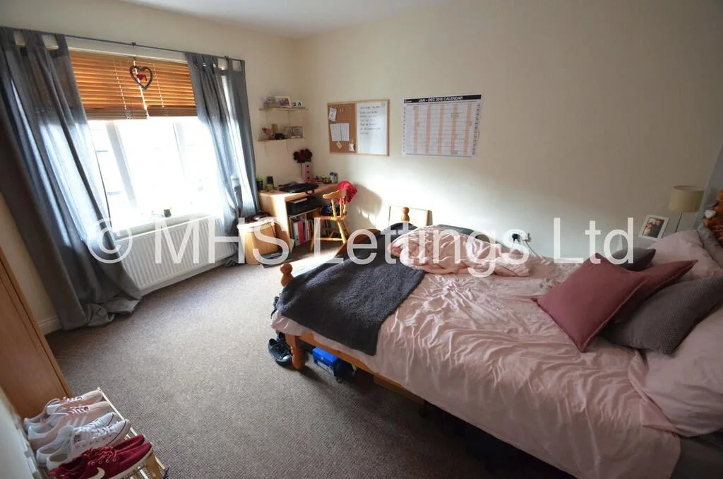 5 bedroom terraced house for rent