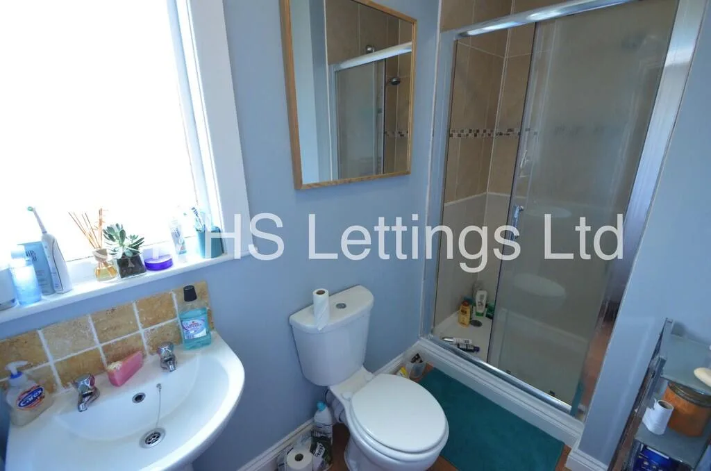 5 bedroom terraced house for rent