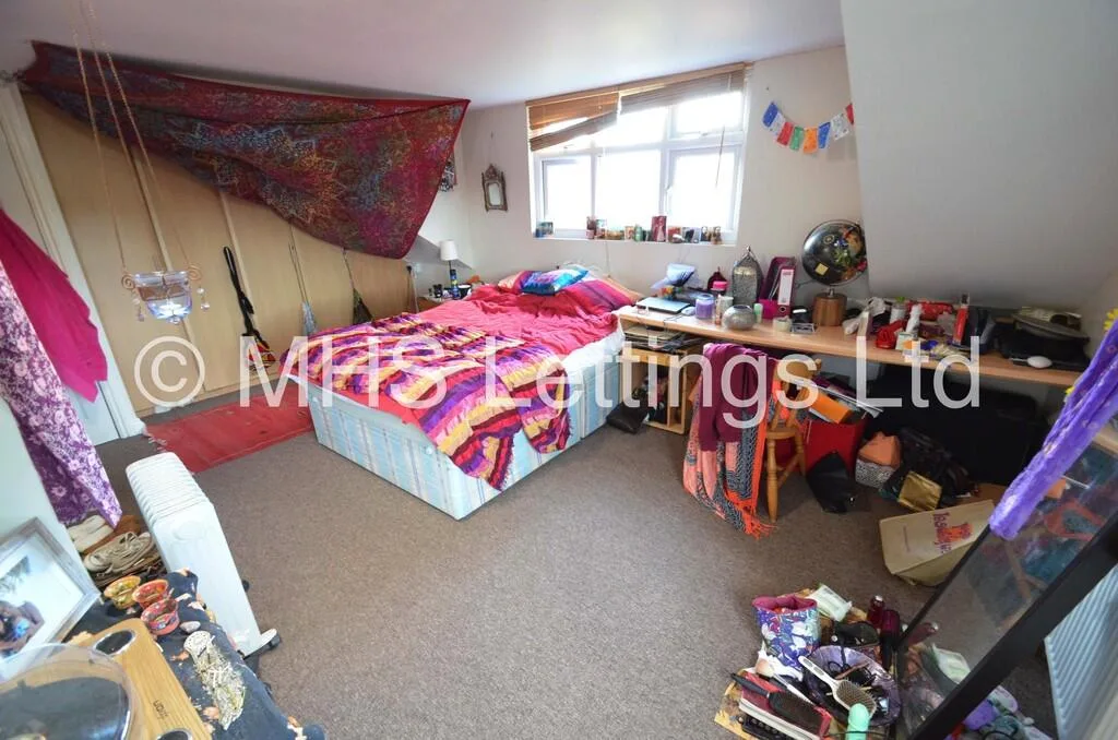 5 bedroom terraced house for rent