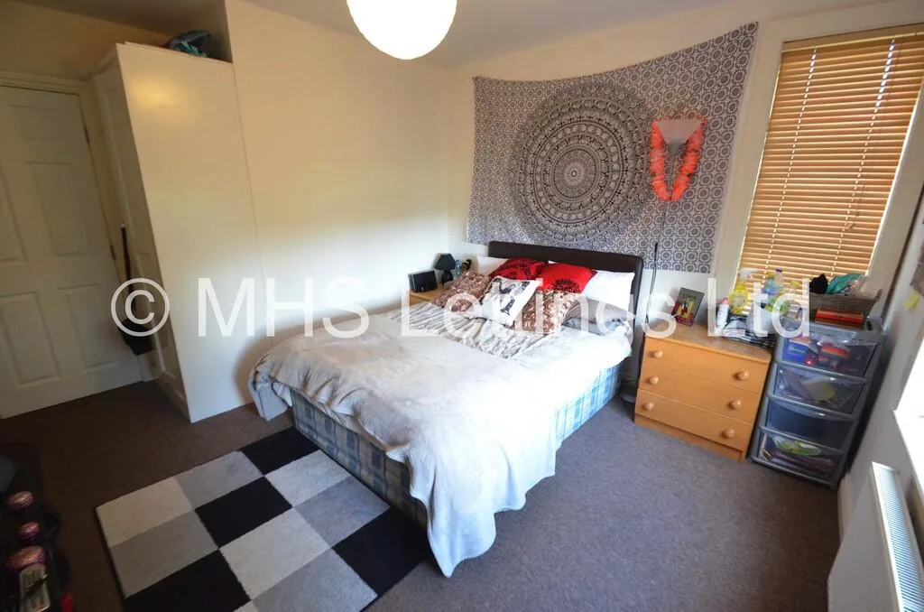 5 bedroom terraced house for rent