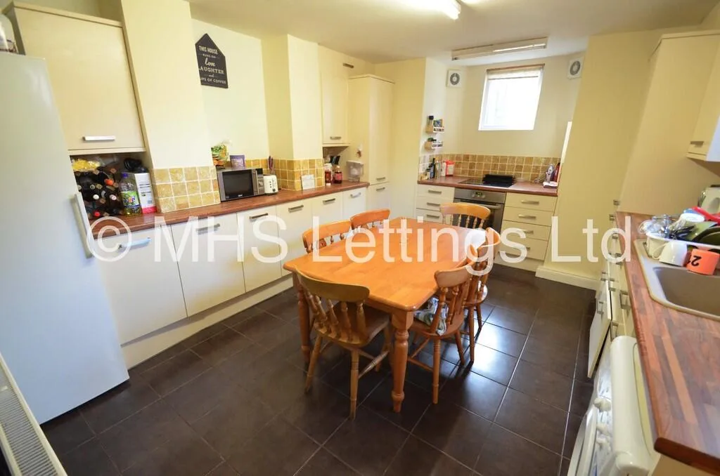 5 bedroom terraced house for rent