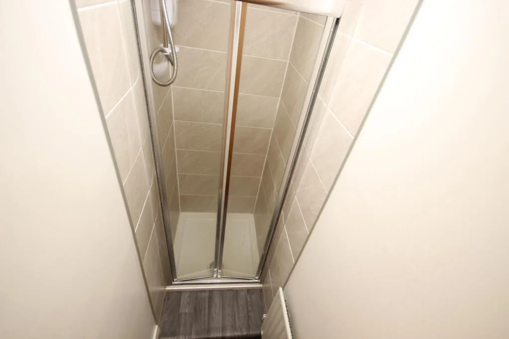 5 bedroom semi-detached house for rent