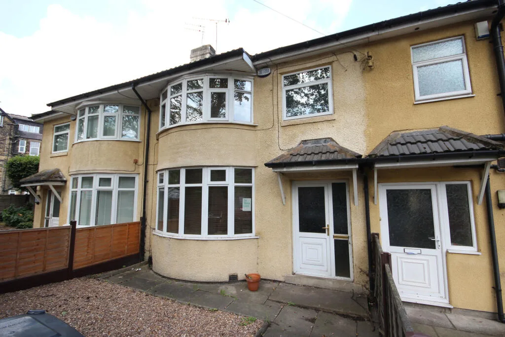 5 bedroom semi-detached house for rent
