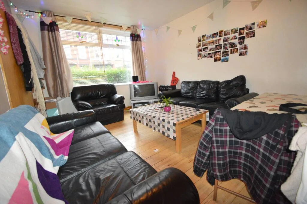 5 bedroom terraced house for rent