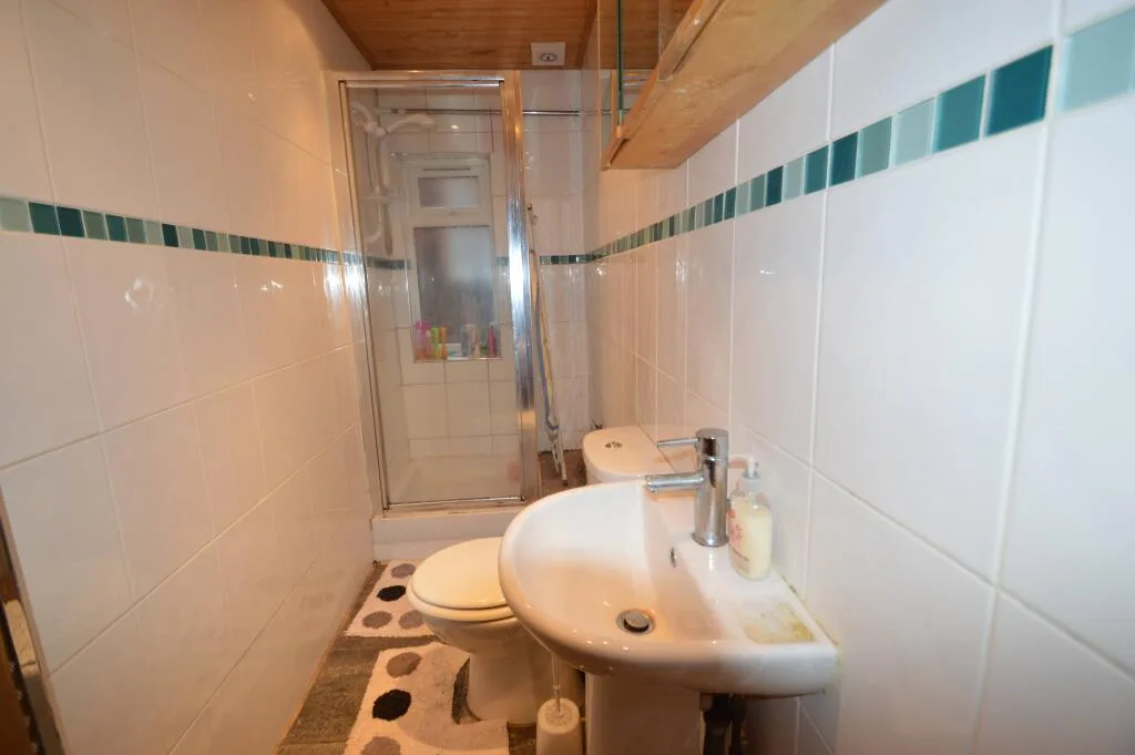 5 bedroom terraced house for rent