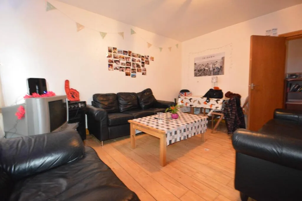 5 bedroom terraced house for rent