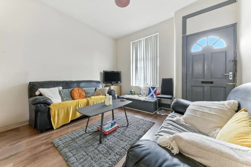 5 bedroom terraced house for rent